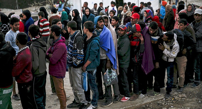 Greek migration minister calls for creation of small refugee centers on islands 